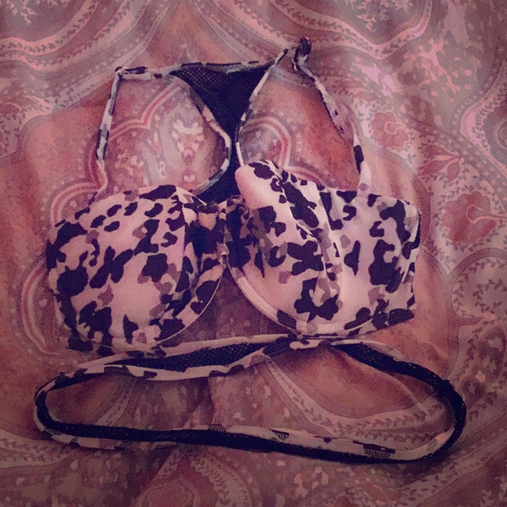 I’m selling a bikini top from ASOS